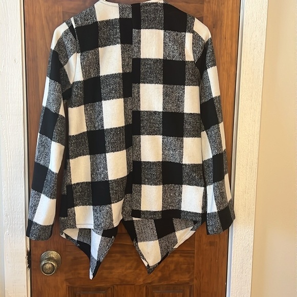 Black and White Buffalo Plaid Cardigan | M - Picture 2 of 4